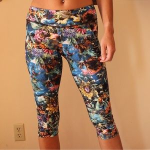 NUX underwater/plant themed capri leggings